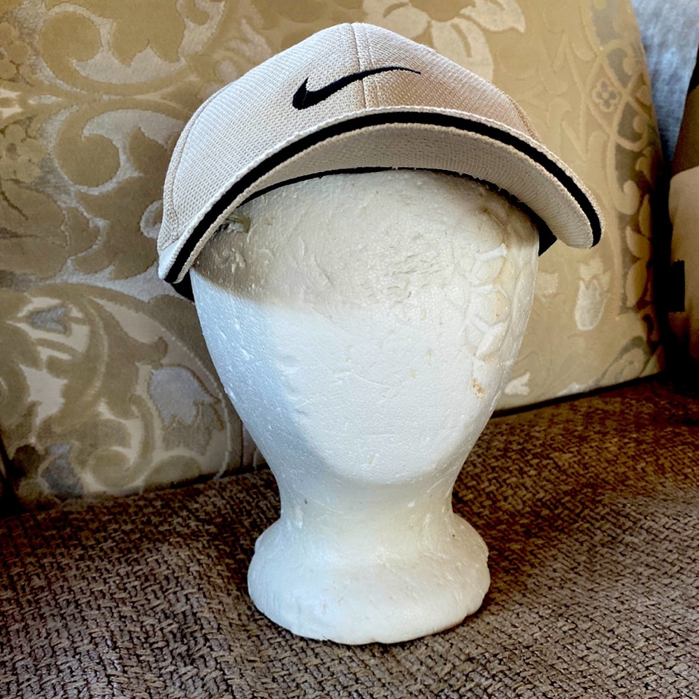 Nike one hat beige